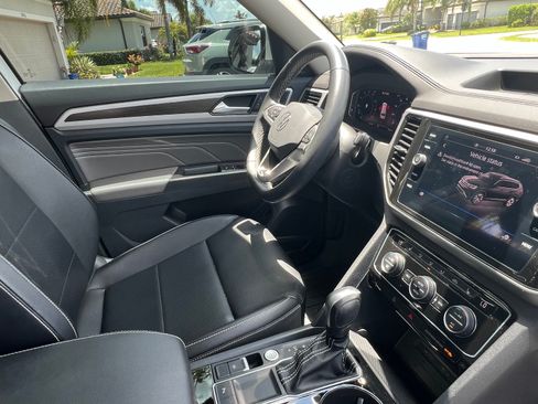 Used 2022 Volkswagen Atlas SE w/ Panoramic Sunroof Package FWD image 8