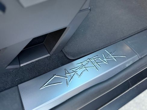 Used 2024 Tesla Cybertruck AWD Crew Cab image 21
