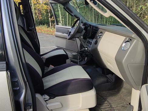 Used 2008 Ford Expedition XLT image 9
