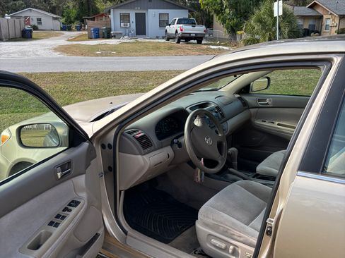 Used 2004 Toyota Camry LE image 10
