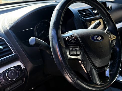 Used 2017 Ford Explorer XLT w/ Equipment Group 202A image 12