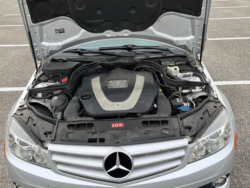 Used 2010 Mercedes-Benz C 300 Sedan image 8