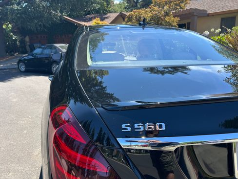 Used 2019 Mercedes-Benz S 560 Sedan image 2