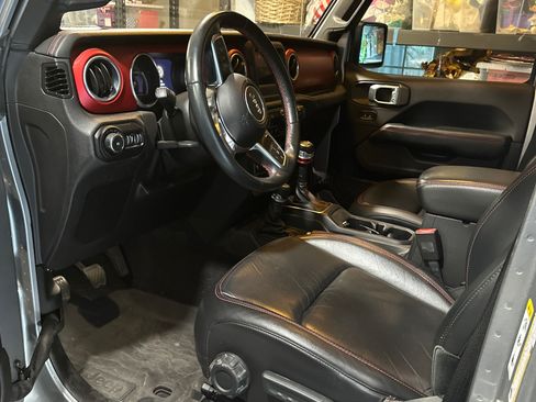 Used 2018 Jeep Wrangler Unlimited Rubicon AWD/4WD image 4