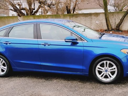 Used 2018 Ford Fusion SE w/ Fusion SE Technology Package image 1