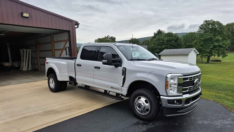 Used 2025 Ford F350 XLT w/ 360-Degree Camera Package AWD/4WD image 4