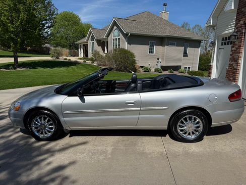 Used 2002 Chrysler Sebring Limited FWD image 8
