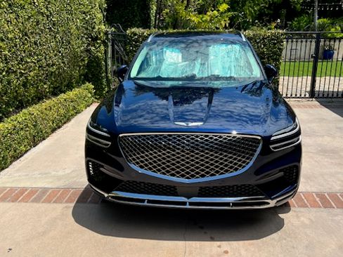 Used 2022 Genesis GV70 2.5T w/ Advanced Package image 4