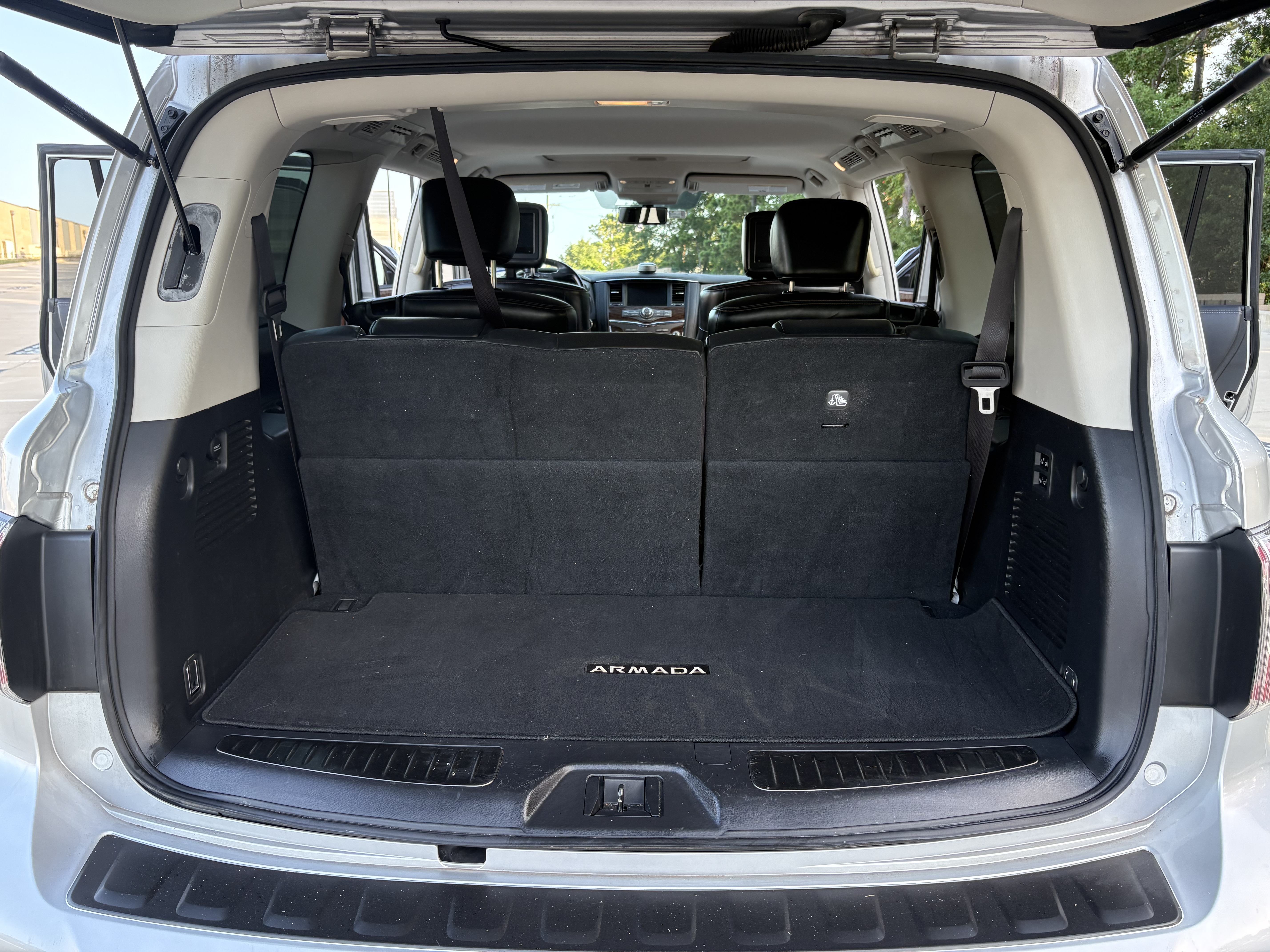 Used 2019 Nissan Armada Platinum w/ Captain's Chairs Package RWD image 5