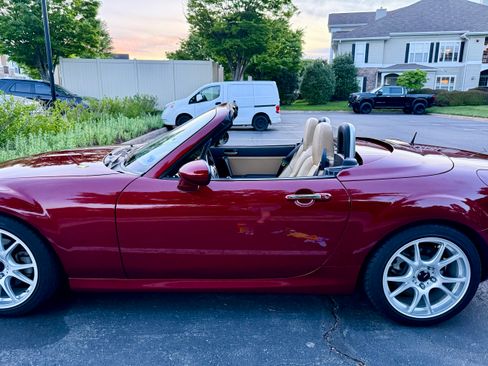 Used 2012 MAZDA MX-5 Miata Grand Touring RWD image 24