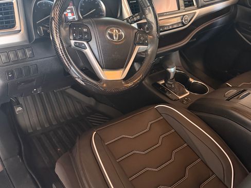 Used 2014 Toyota Highlander XLE FWD image 9