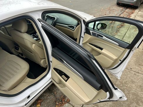 Used 2016 Ford Fusion SE image 14