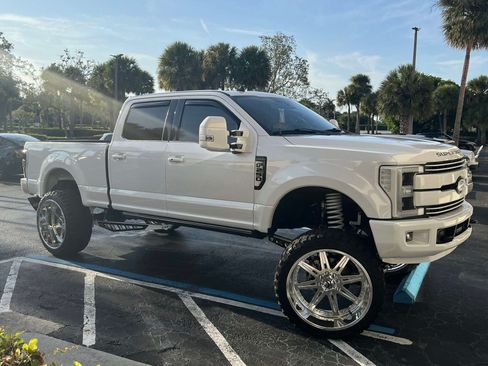 Used 2019 Ford F250 Lariat w/ Lariat Ultimate Package AWD/4WD image 5