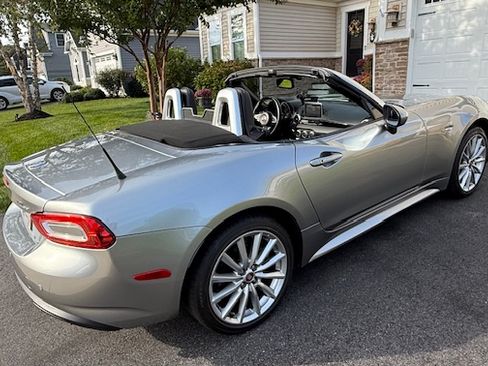 Used 2017 FIAT 124 Spider Lusso image 4
