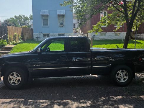 Used 2001 Chevrolet Silverado 1500 LS w/ Off-Road Chassis Pkg AWD/4WD image 5