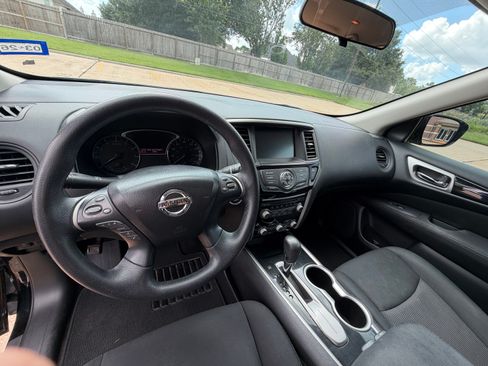 Used 2017 Nissan Pathfinder S FWD image 12