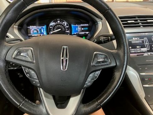 Used 2016 Lincoln MKZ Hybrid FWD image 10