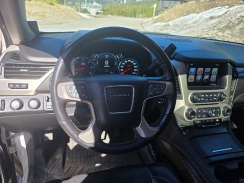 Used 2019 GMC Yukon XL Denali image 9