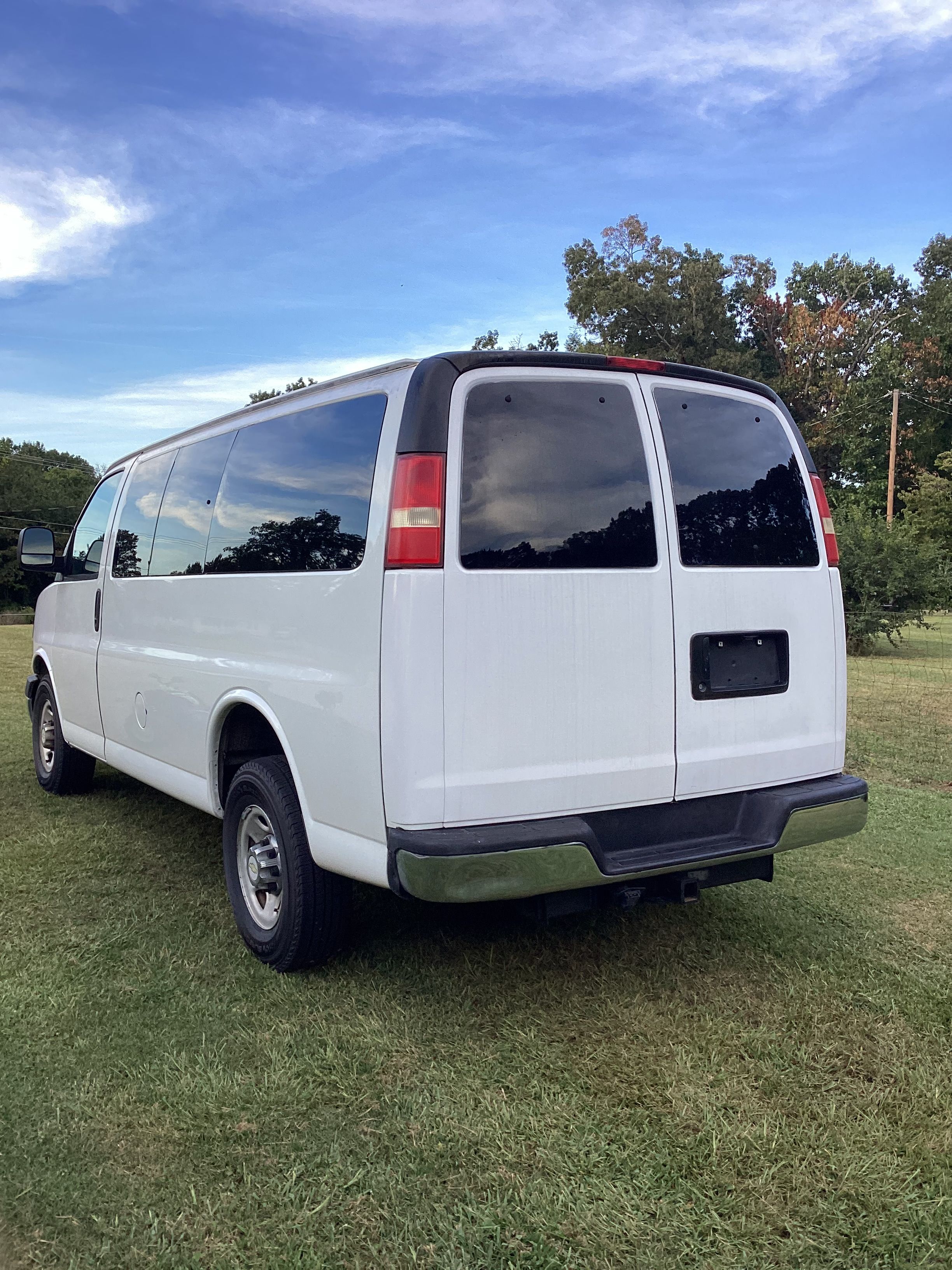 Used 2010 Chevrolet Express 3500 LT w/ LT Preferred Equipment Group RWD image 5