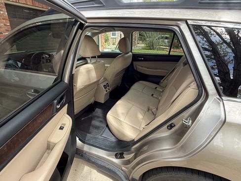 Used 2015 Subaru Outback 3.6R Limited AWD/4WD image 4