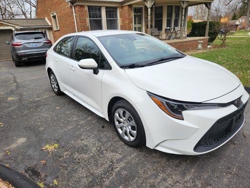 Used 2020 Toyota Corolla LE image 17