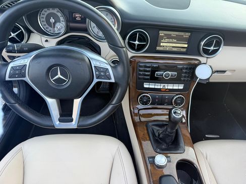 Used 2015 Mercedes-Benz SLK 250 image 11