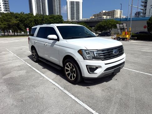 Used 2019 Ford Expedition XLT w/ Equipment Group 201A RWD image 2