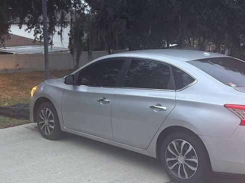 Used 2015 Nissan Sentra SV image 1