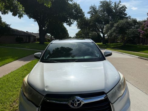 Used 2014 Toyota Highlander XLE FWD image 6