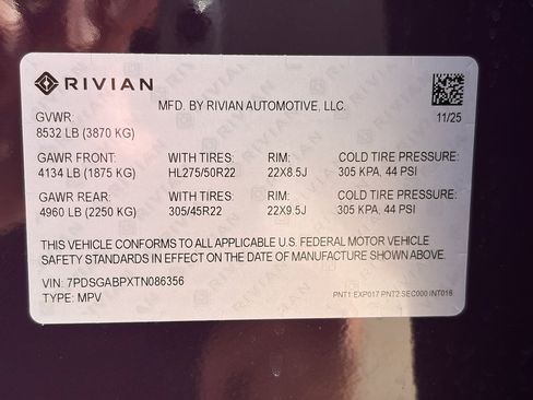 Used 2026 Rivian R1S Premium image 17
