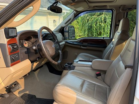Used 2005 Ford F350 Lariat AWD/4WD image 12