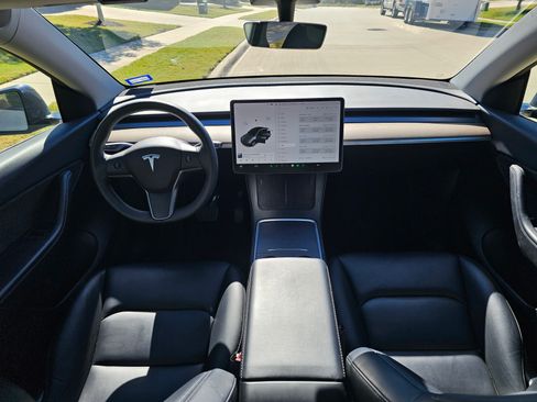 Used 2021 Tesla Model Y Long Range image 6