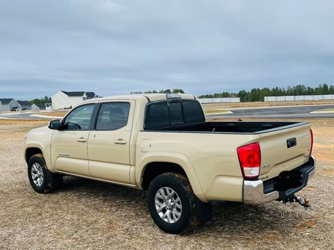 Used 2017 Toyota Tacoma SR5 w/ Tow Package image 5