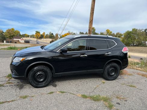 Used 2016 Nissan Rogue S w/ Appearance Package image 1
