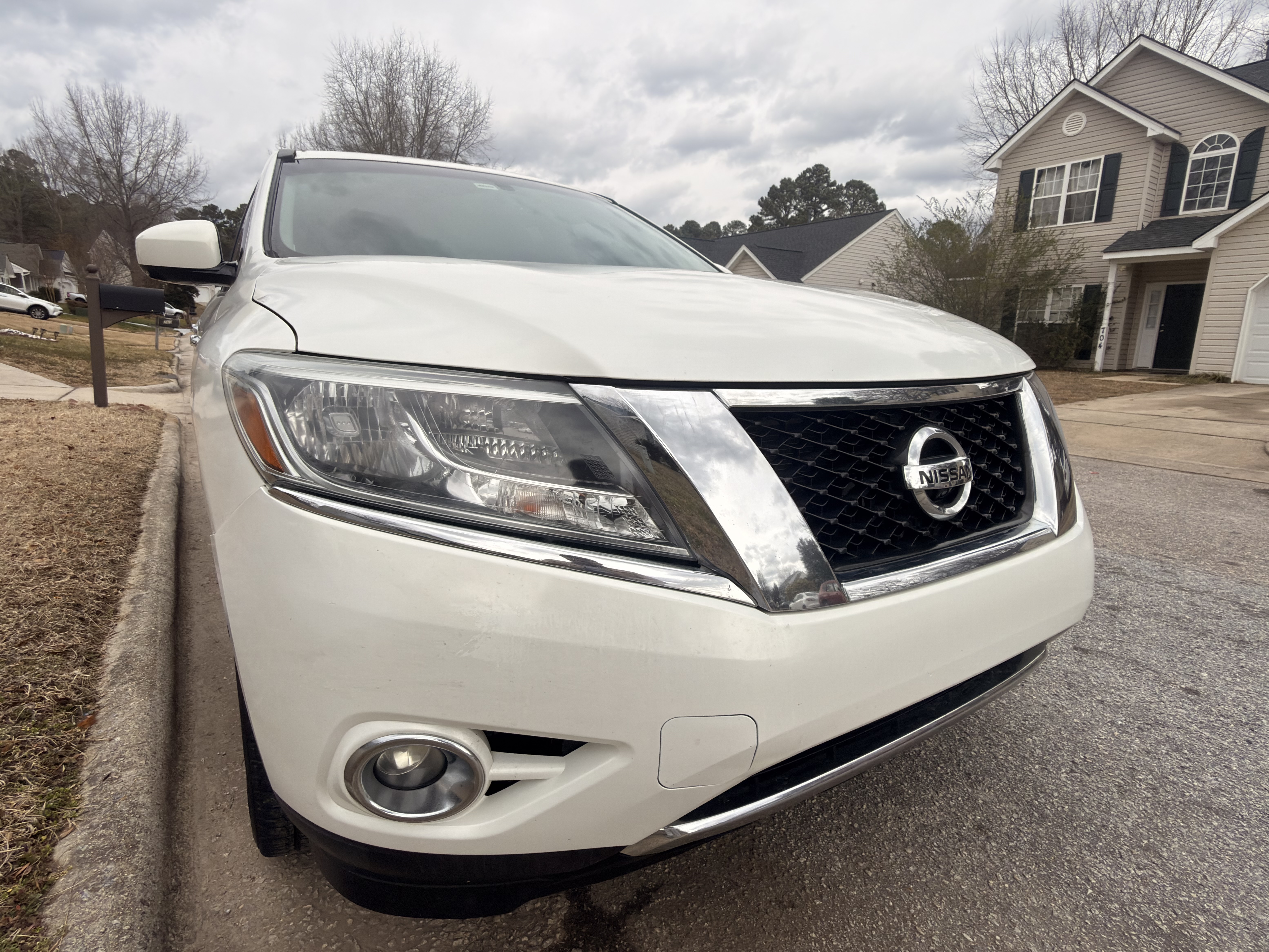 Used 2014 Nissan Pathfinder Platinum w/ Platinum Premium Package FWD image 6