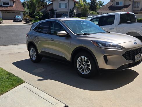 Used 2021 Ford Escape SE w/ Convenience Package image 1