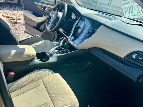 Used 2024 Subaru Outback Premium AWD/4WD image 9