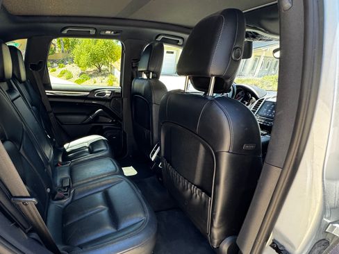 Used 2018 Porsche Cayenne Platinum Edition AWD/4WD image 8