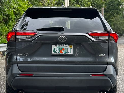 Used 2019 Toyota RAV4 XLE FWD image 8