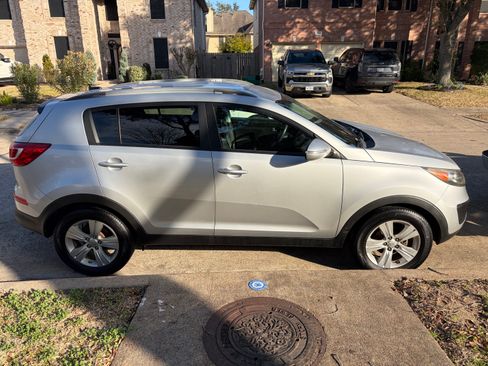 Used 2011 Kia Sportage LX w/ Convenience Pkg image 4