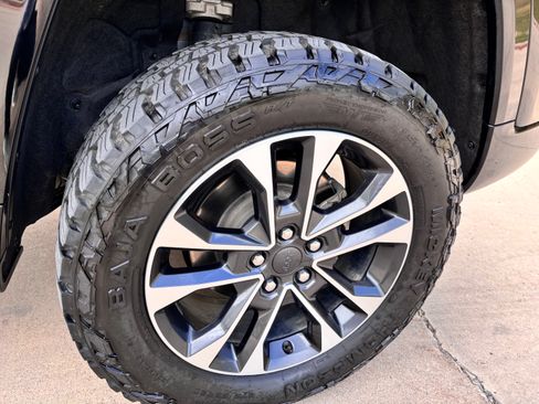 Used 2023 Jeep Grand Cherokee Overland AWD/4WD image 19