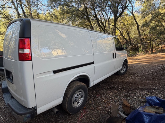 Used 2025 Chevrolet Express 2500 w/ Driver Convenience Package RWD image 4