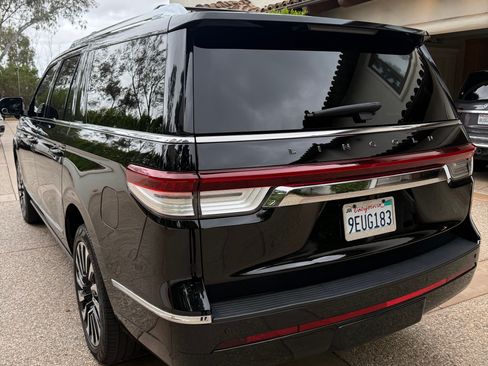 Used 2022 Lincoln Navigator L Black Label AWD/4WD image 2
