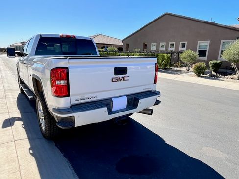 Used 2018 GMC Sierra 2500 Denali w/ Duramax Plus Package image 4