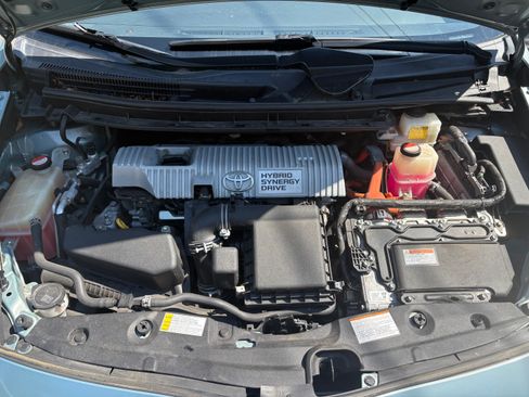 Used 2015 Toyota Prius Two FWD image 2