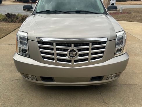 Used 2007 Cadillac Escalade EXT w/ Information Package image 5