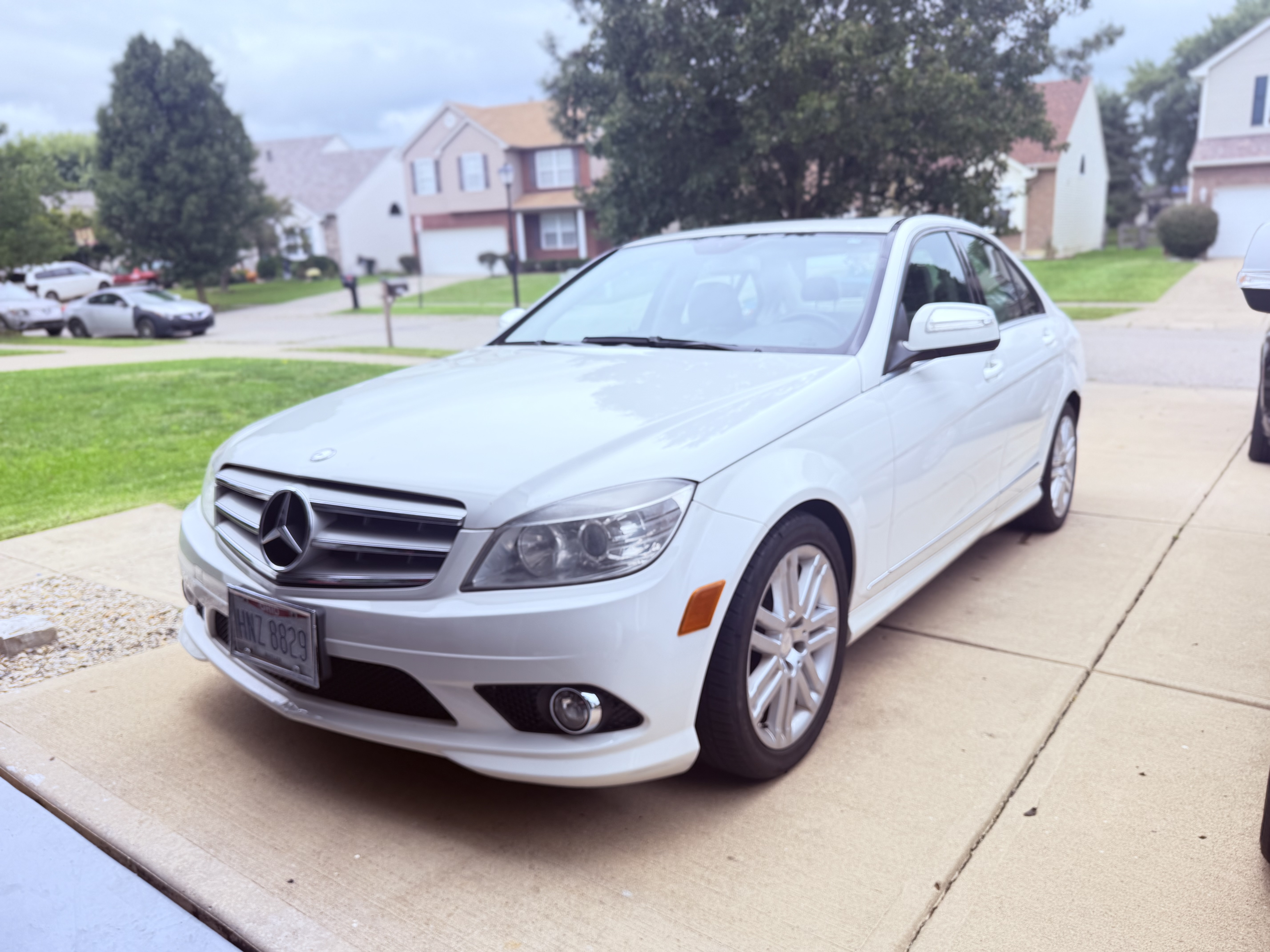 Used 2009 Mercedes-Benz C 300 4MATIC Sedan image 1
