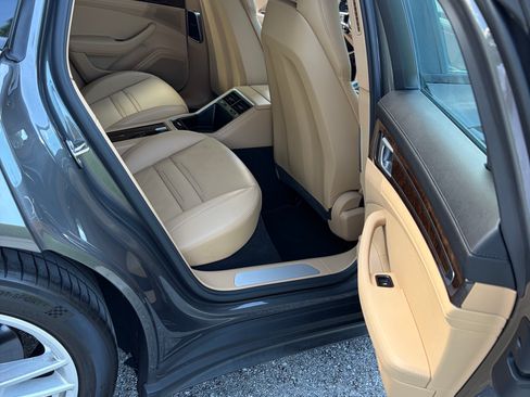 Used 2018 Porsche Panamera image 11