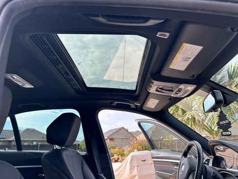 Used 2018 BMW 330e image 11