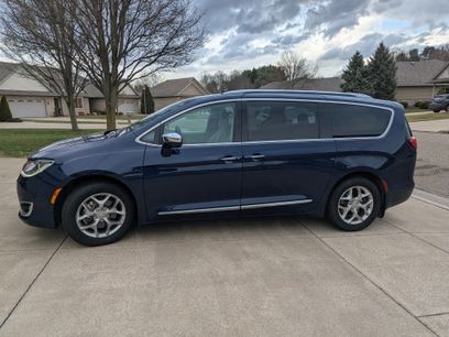 Used 2018 Chrysler Pacifica Limited w/ Advanced Safetytec Group